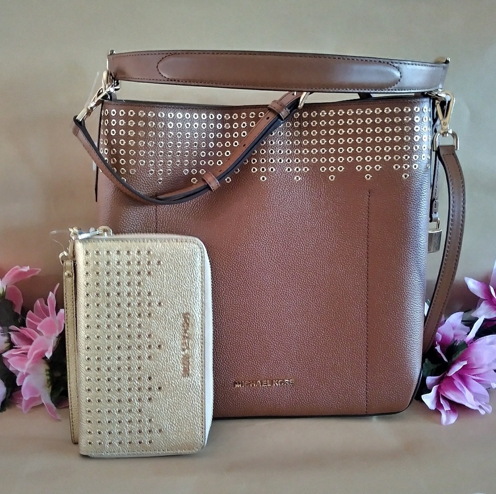 SALE 👜🎁 MK purse hand / shoulderbag w/ Wristlet